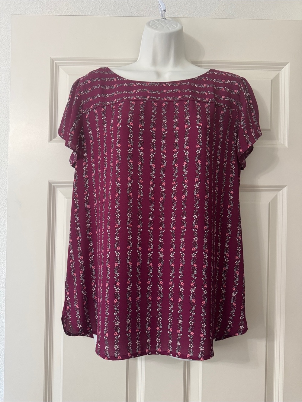 LOFT Magenta Floral Print Short Sleeve Blouse size M